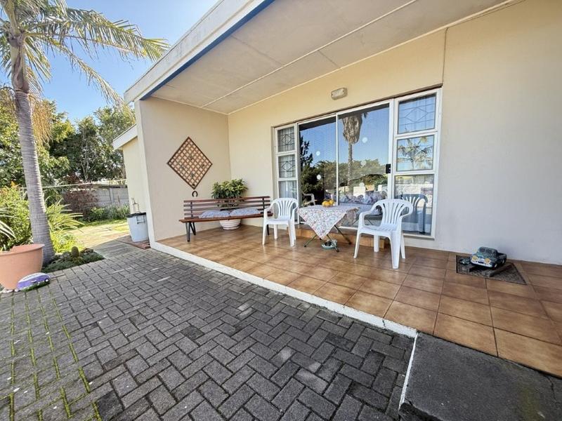 4 Bedroom Property for Sale in Bergzicht Western Cape